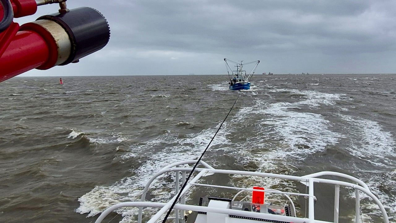 Seenotretter im Einsatz für Fischer Cuxhaven