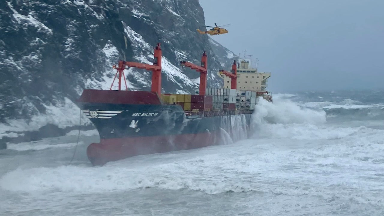 Sturm behindert Bergung der gestrandeten MSC Baltic III