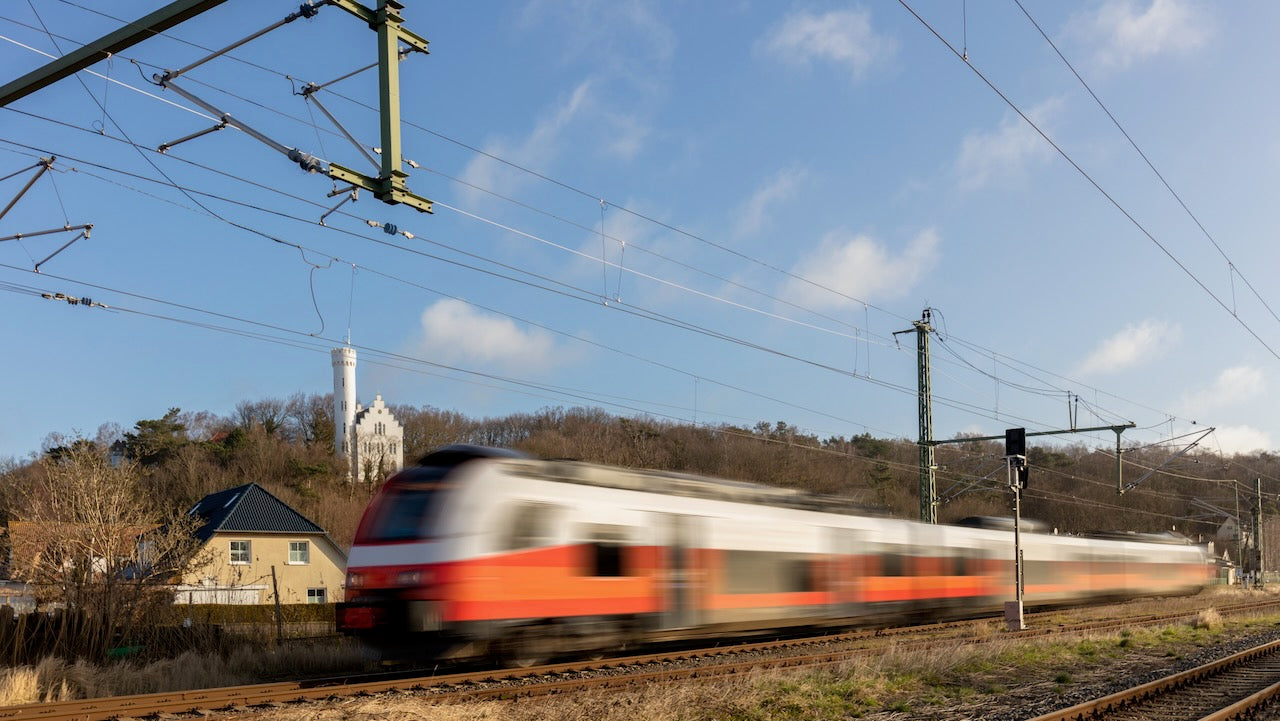 Radfahrer stoppen Zug auf Rügen und fragen nach dem Weg