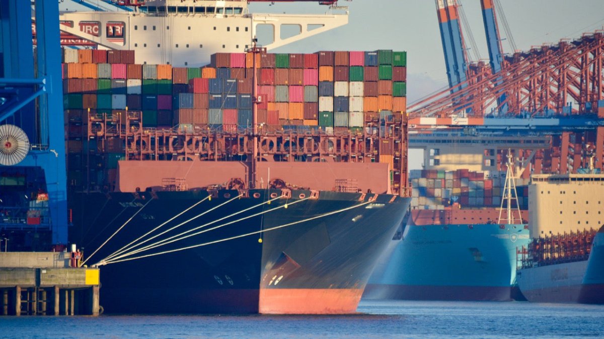 Betrunkener Kapitän wollte mit Großcontainerfrachter auslaufen - Ankerherz Verlag