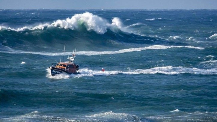 Boje vor Irland meldet 30 Meter hohe Monsterwelle - Ankerherz Verlag