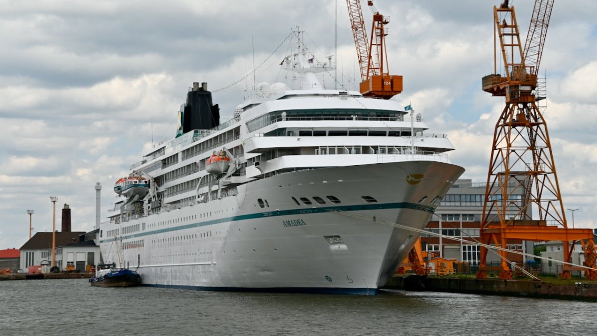 Bremerhaven: Traumschiff Amadea touchiert beim Auslaufen Stromkaje - Ankerherz Verlag