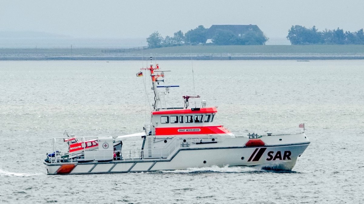 Drama auf der Nordsee: Fischer von brennendem Kutter gerettet - Ankerherz Verlag