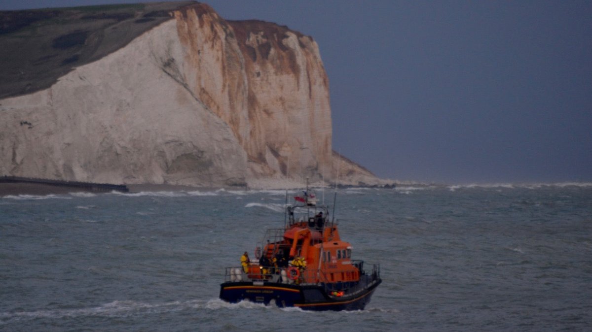 Drama vor England: Riesenwelle soll Trawler getroffen haben - Ankerherz Verlag