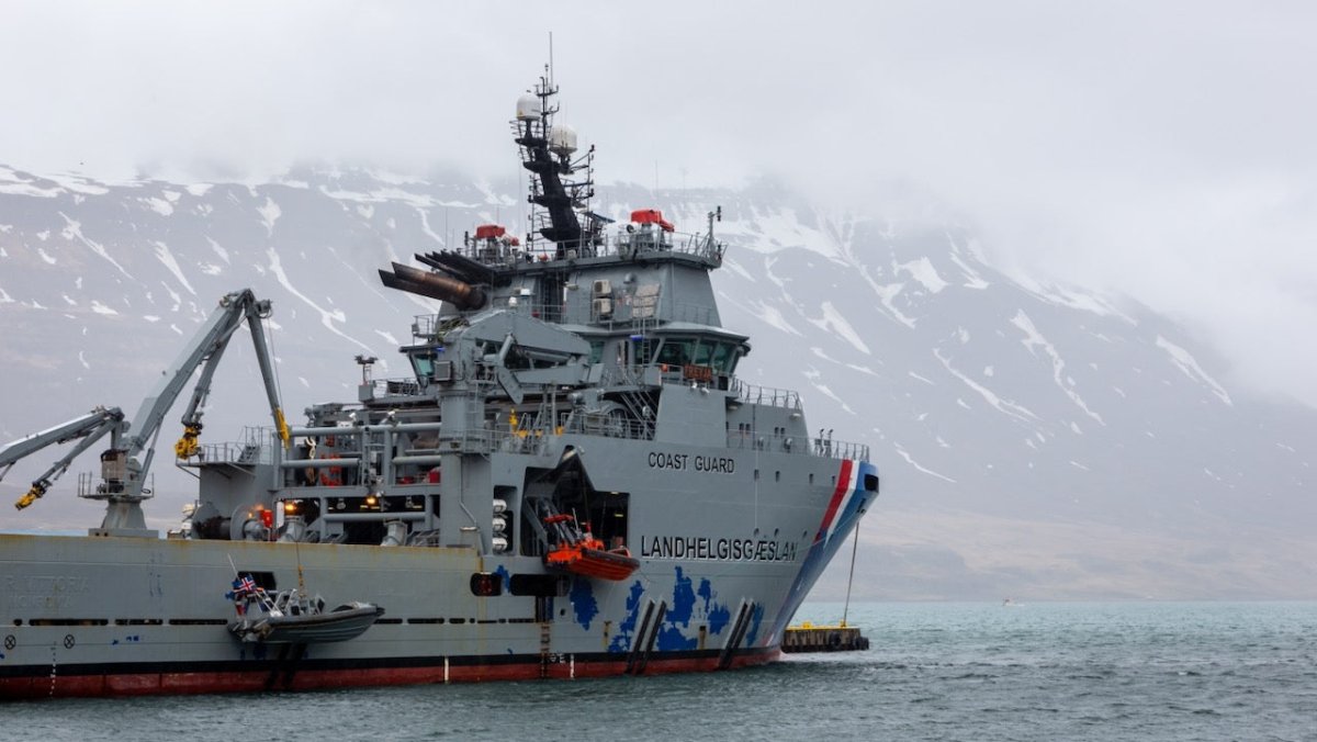 Island: Kapitän und Offizier nach Kollision mit Fischerboot verhaftet - Ankerherz Verlag