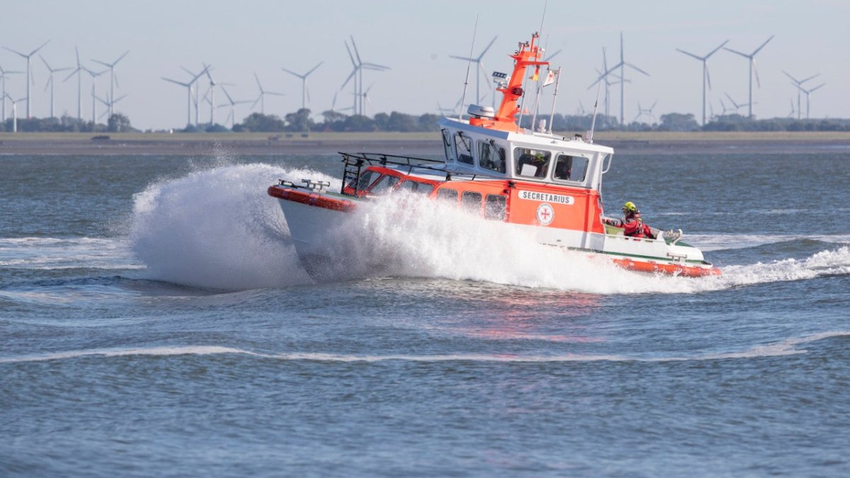 Langeoog: Seenotretter retten zwei Surfer vor der Insel - Ankerherz Verlag