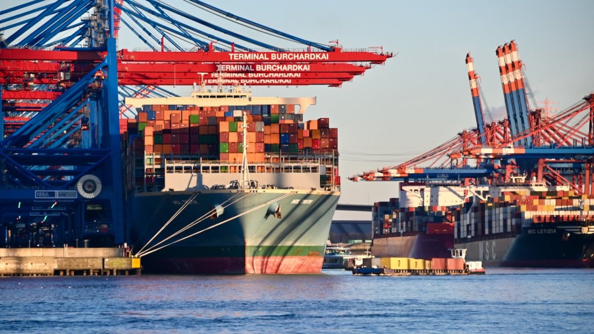 Lockdown in Shanghai verursacht Sorgen im Hamburger Hafen - Ankerherz Verlag