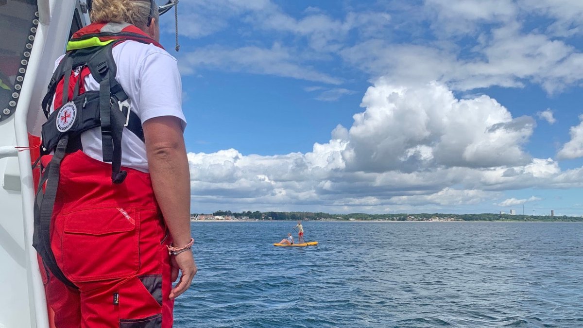 Lübecker Bucht: Seenotretter retten Jugendliche auf SUP-Board - Ankerherz Verlag