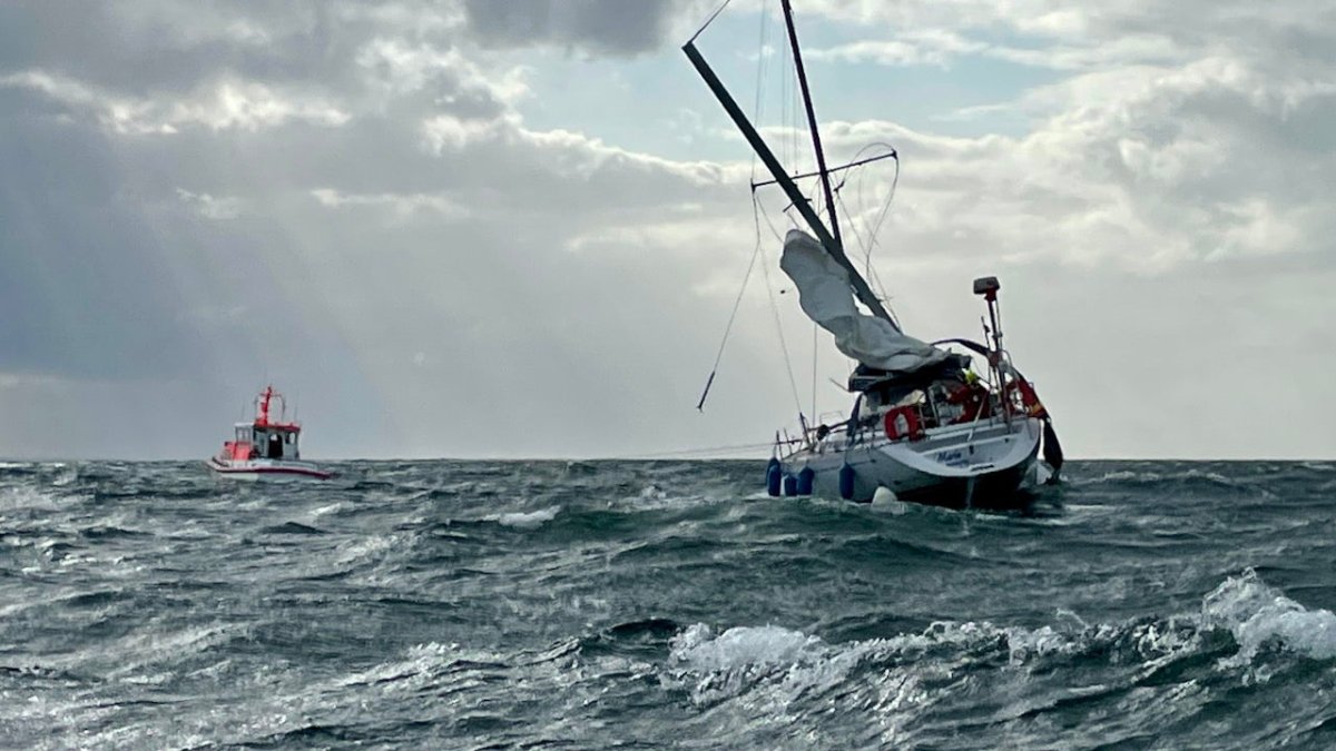 Mastbruch bei Starkwind: Seenotretter retten sieben Segler auf Ostsee - Ankerherz Verlag