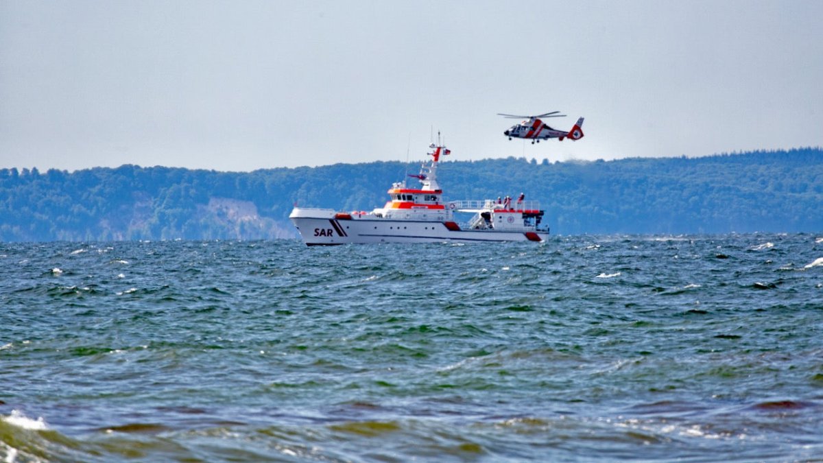Notfall vor Rügen: Seenotretter und Helikopter im Einsatz für Segler - Ankerherz Verlag