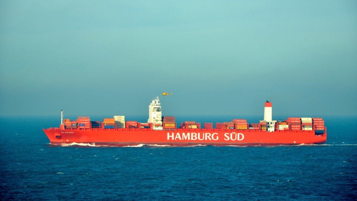 Piraten entern Hamburger Frachter vor Hafen in Brasilien - Ankerherz Verlag