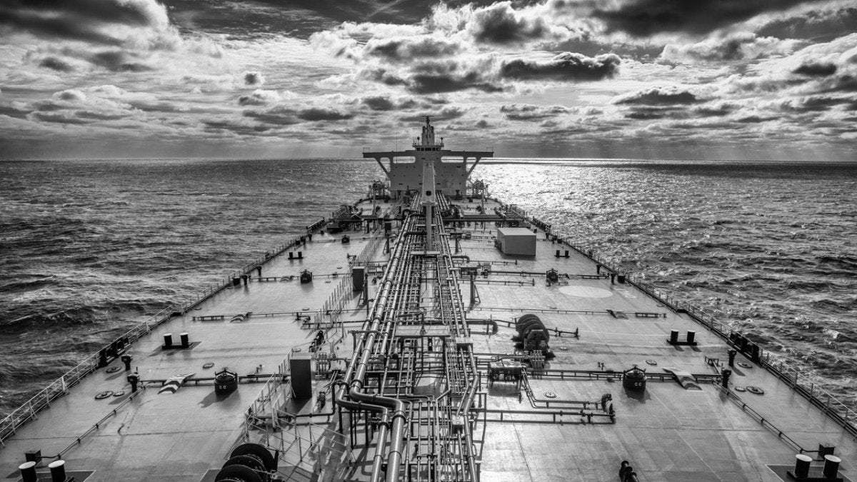 Piraten überfallen einen Supertanker vor der Küste von Nigeria - Ankerherz Verlag