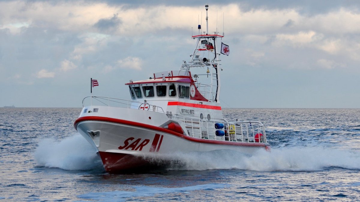 Rügen: Seenotretter helfen schwerkranken Passagier - Ankerherz Verlag
