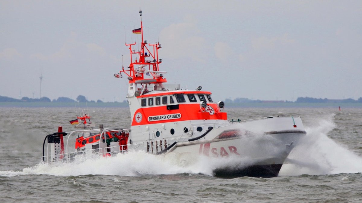 Seenotretter helfen Krabbenkutter vor der Insel Mellum - Ankerherz Verlag
