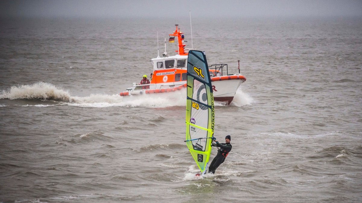 Seenotretter wünschen Unterstützung von Wind- und Kitesurfern - Ankerherz Verlag