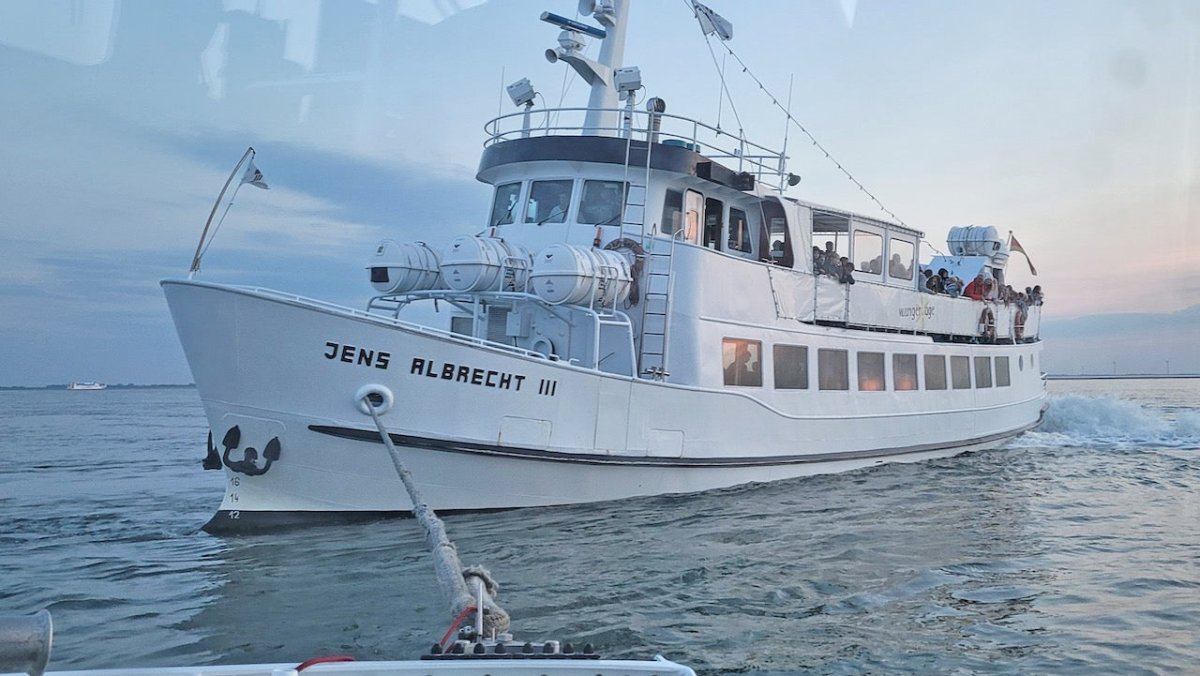 Wangerooge: Seenotretter befreien Ausflugsschiff mit 100 Kindern - Ankerherz Verlag