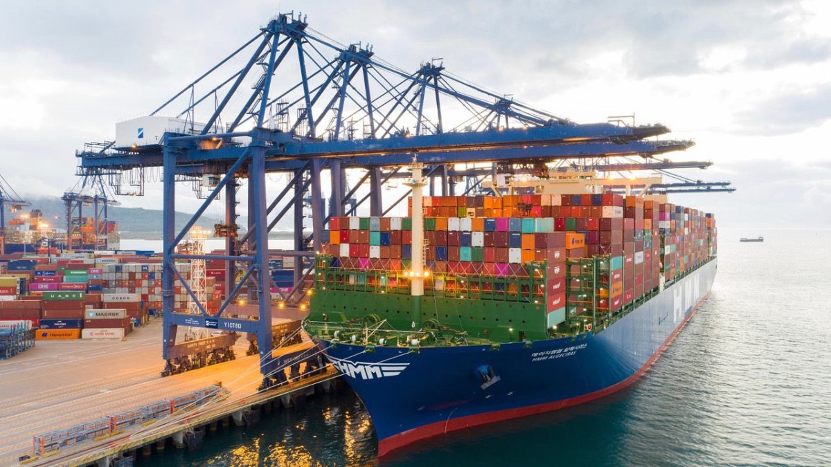 Weltgrößter Containerfrachter kommt nach Hamburg - Ankerherz Verlag