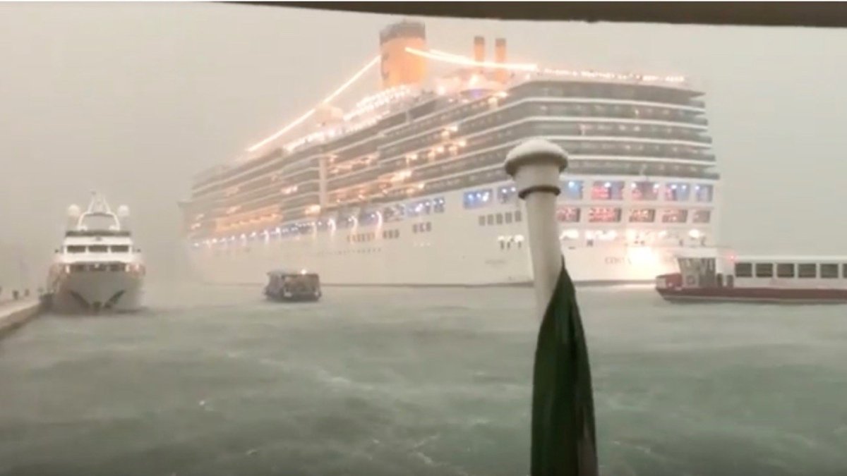 Wieder Beinahe-Katastrophe mit Kreuzfahrtschiff in Venedig - Ankerherz Verlag