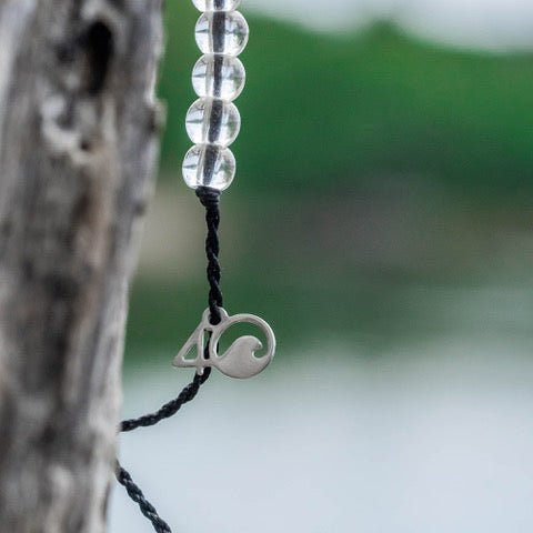 4Ocean Hai-Armband – Detailansicht Edelstahl-Anhänger mit Hai-Motiv